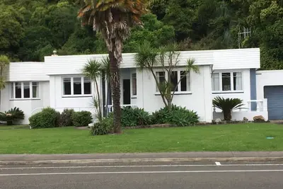 Image de Bungalow confortable de 2 chambres près de la ville et des parcs et de la plage d'Ohope 6 minutes dans votre voiture
