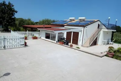 Image de Villa individuelle avec accès à la plage privée non accessible