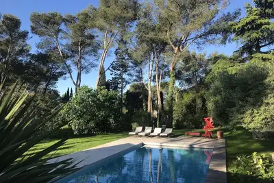 Image de Propriété de 550 m2 avec son Parc, Piscine chauffée, jacuzzi, sauna
