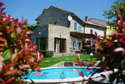 Image de Charmante Villa 2br avec piscine pour 4+1, pour petits groupes, animaux acceptés