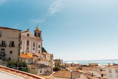 Image de Nouveau! Alfama Soul portugais pour 20 personnes avec vue sur la rivière