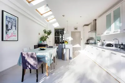 Image de Maison moderne et confortable 3br dans le luxueux West Kensington, par Veeve