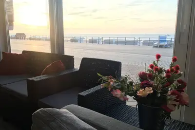 Image de Appartement de luxe très spacieux au rez-de-chaussée (4-8 pers) avec vue sur la mer et garage