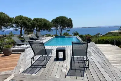 Image de Villa 6 Personnes vue mer sur îles lavezzi avec piscine privée chauffée