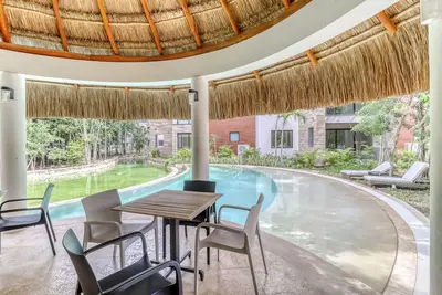 Image de Appartement de luxe dans un nouveau complexe - superbes espaces communs, kayak, piscines et jacuzzi