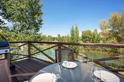 Image de Maison de ville au bord du lac avec vue près de Basalt, emplacement central, 18 km à Aspen!