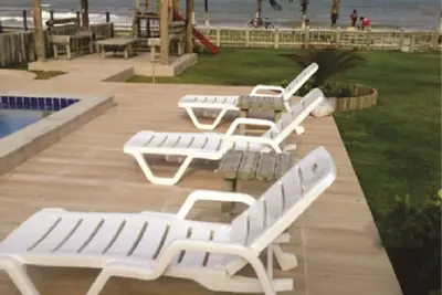 Image de Maison à Guarajuba, les pieds dans le sable, avec huit suites.