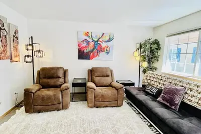 Évadez-vous dans notre chalet confortable haut de gamme dans la ville de Leavenworth pour 4 adultes avec HotTub, Ac