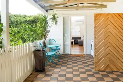 Image de \"Le hangar\" dans le quartier historique à distance de marche du centre-ville