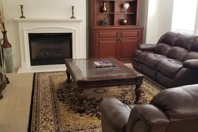 Image de Spacieux Reno Retreat 4Bd / 3Ba environ 3200 pieds carrés à domicile sur 1/3 Acre