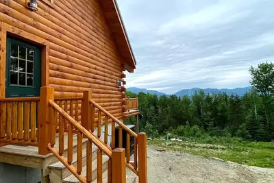 Image de 84uvr: Maison en bois rond de Bethléem nouvellement construite avec une vue imprenable! À quelques minutes de ski, Franconia Notch, Cannon, Bretton Woods!