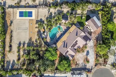 Image de le Jack Estate: 10 chambres 8 salles de bain, à 15 minutes de Palm Springs