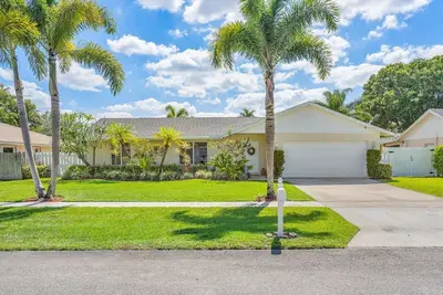 Image de Votre maison Wellington Paradise nouvellement rénovée vous attend. . .