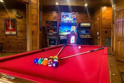 Image de Nouvelle gestion! Vues du Mt LeConte, HotTub, Cheminée, Jukebox, Théâtre et Arcade