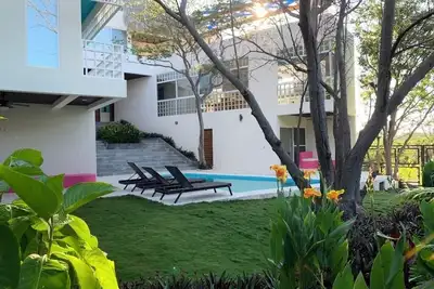 Image de Villa Lux Playa Oaxaca - villa de luxe avec piscine privée.