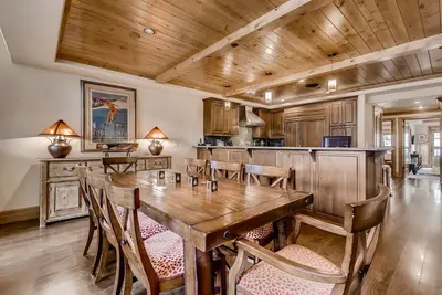 Image de À pied des remontées mécaniques, à proximité des meilleurs restaurants et bars. Profitez de divertir dans votre cuisine gastronomique