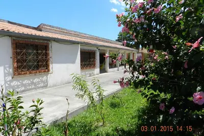Image de Pousada das Rosas à deux pâtés de maisons de la plage