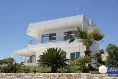 Image de Villa de luxe avec vue sur la mer et à quelques pas de la plage