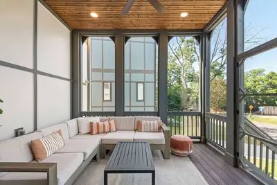 Image de The Presley - Spa sur le toit et FirePit avec vue sur le centre-ville de East Nashville
