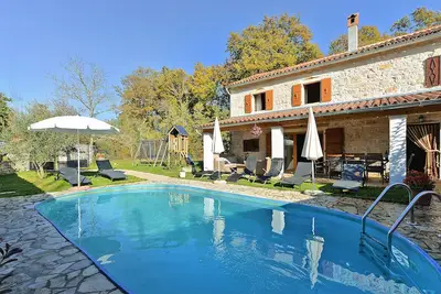 Image de Villa 704/1643 (Istria - Žminj), 25000m from the beach