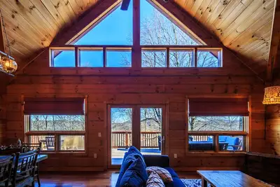 Image de Superbe cabane en rondins près du centre-ville de Boone