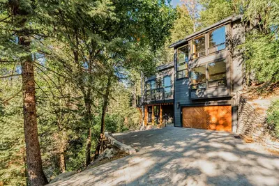 Image de Mountain Modern on Balsam - Moderne, propre, confortable, bain à remous, privé, boisé