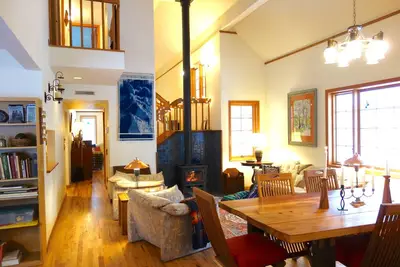 Image de Mt. Ashland Homestead's Secluded Forest House, à 15 minutes d'Ashland.