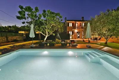 Image de House 989/2930 (Istria - Galižana), 5000m from the beach