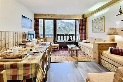 Image de Appartement 3 pièces 8 personnes à Tignes ski aux pieds et proche des commerces dans le quartier du Lac. Grand espace de vie, cu