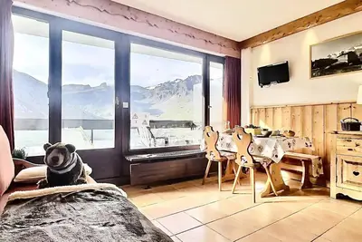 Image de joli studio 4 personnes à Tignes ski aux pieds et proche des commerces dans le quartier du Lac. Situé au 6ème étage d'une grande