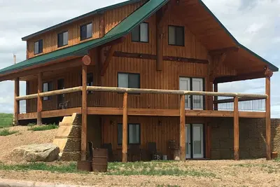 Image de Spur Creek Lodge on the prairie - Buffalo and longhorns