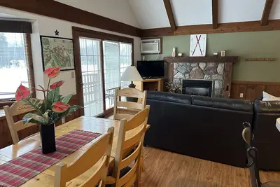 Image de Crystal Mtn Condo, walk to lift, soaking tub, short drive to Iron Fish & Lk Mi