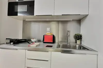 Image de Très beau studio cabine exposé plein Sud et refait à neuf