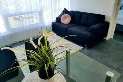 Image de Zig Zag sur Henley ~ Marcher jusqu'à la plage ~ Restuarants / cafés ~ Wifi illimité