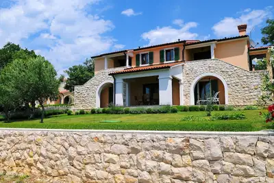 Image de Apartment 1255/12014 (Istria - Koromačno), 4000m from the beach