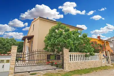 Image de Apartment 1390/13114 (Istria - Valbandon), 700m from the beach