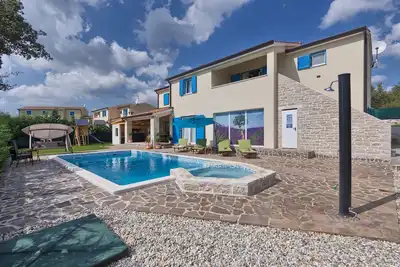 Image de Villa 1522/15259 (Istria - Žminj), 25000m from the beach