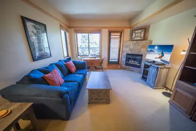 Slopeside 2773 est un charmant condo studio situé à la base de Keystone dans la zone de base de Mountain House. C'est aussi près que possible de skier en ski!