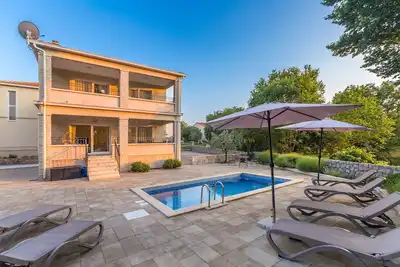 Maison de vacances Vesna avec piscine