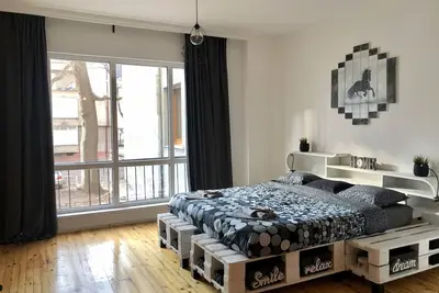 Image de Spacieux appartement vintage moderne au coeur de Sofia ✨