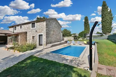 Image de House 1815/21497 (Istria - Galižana), 5000m from the beach