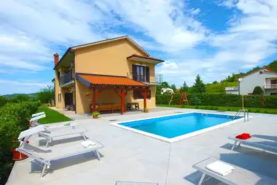 Image de House 1888/23164 (Istria - Pazin), 35000m from the beach
