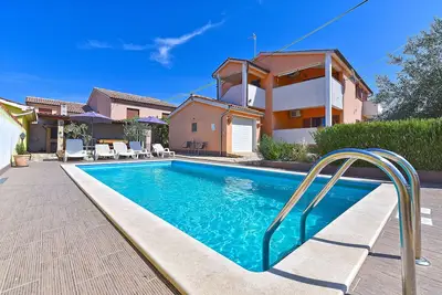 Image de House 1962/25323 (Istria - Galižana), 5000m from the beach