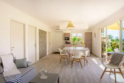 Image de \"au milieu coule un ruisseau\". . . location avec jacuzzi, belle vue, terrasse sud