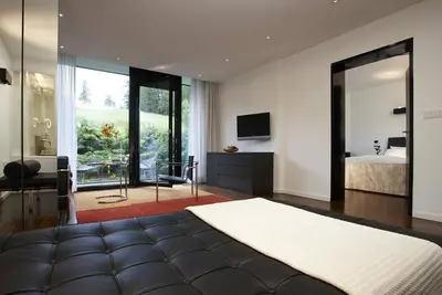 Image de Romance sensuelle - Alpenhotel. . . tombez amoureux