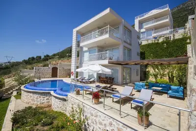 Belle villa de 4 chambres avec des vues spectaculaires sur la baie de Kalkan
