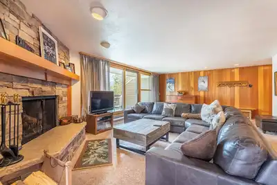 Keystone Condo w/ Private Balcony w/ Mountain Views, Shuttle Nearby!