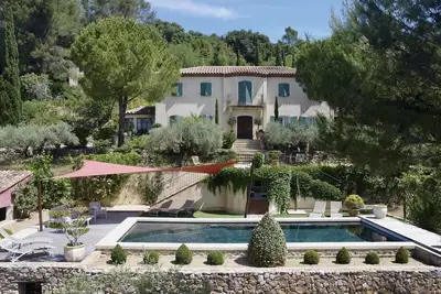 Image de Spacieuse Bastide Méditerranéenne dans son écrin de verdure. Piscine & Spa