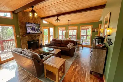 Cozy 3 Br Cabin w / Stunning Mountain Views Huge Deck Pigeon Forge / Gatlinburg
