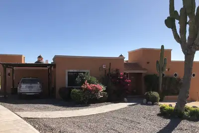 Image de Maison privée neuve de 2 chambres / 2 salles de bain au calme avec piscine chauffée